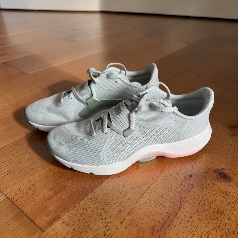 Nike Women's Sneakers in mint green and White. NWOB